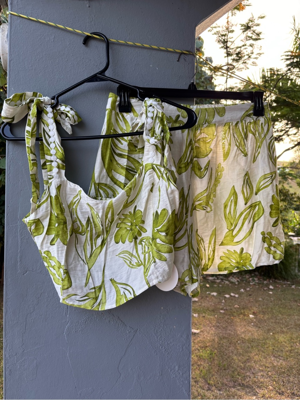 NWT Tropical Leaf Print 2 Piece Matching Set Tie Shoulder Crop Top & Short Large
